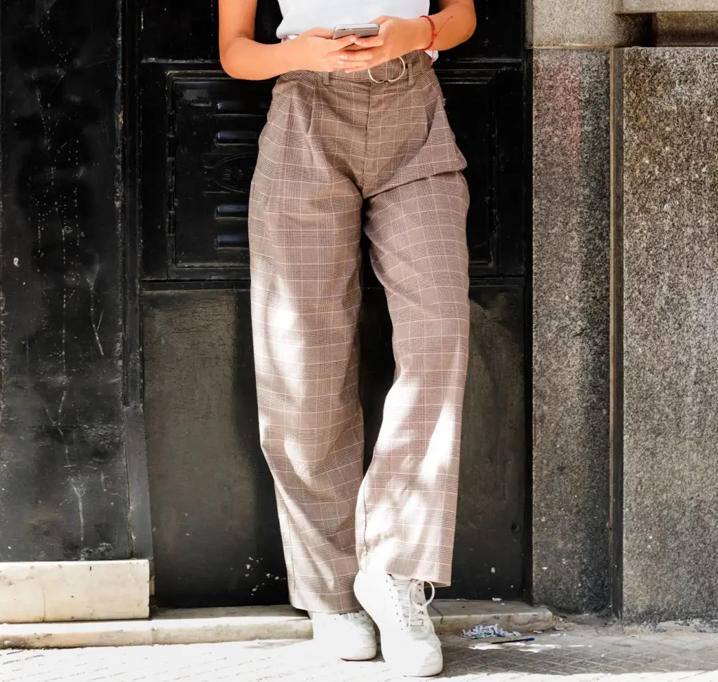 Young woman wearing cotton pant