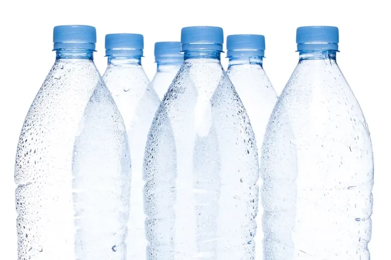 How Many Bottles of Water is 100 oz? Decoding the Math