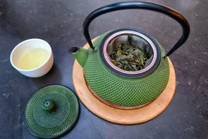 Cast Iron Teapot with Infuser