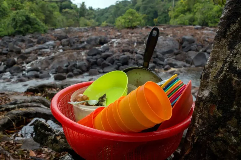 How to Wash Dishes While Camping: Easy and Efficient Cleaning Methods